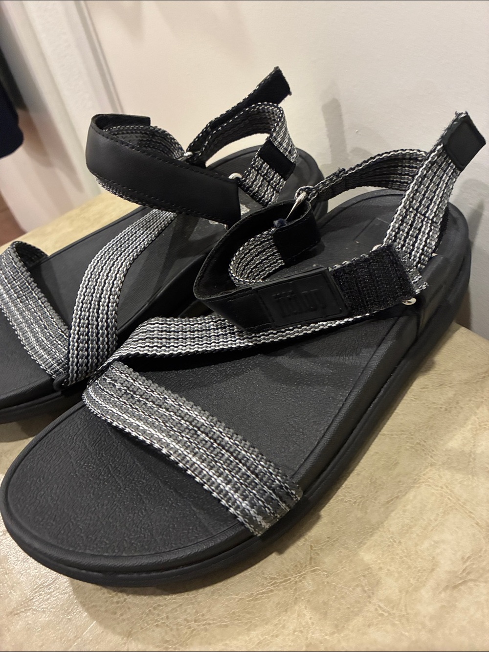 Fitflop women Black & Gray Webbing Sport Sandals - Picture 4 of 5